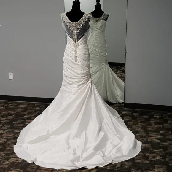 NWT Maggie Sottero wedding, beaded, size 8, mermaid - Picture 4 of 7